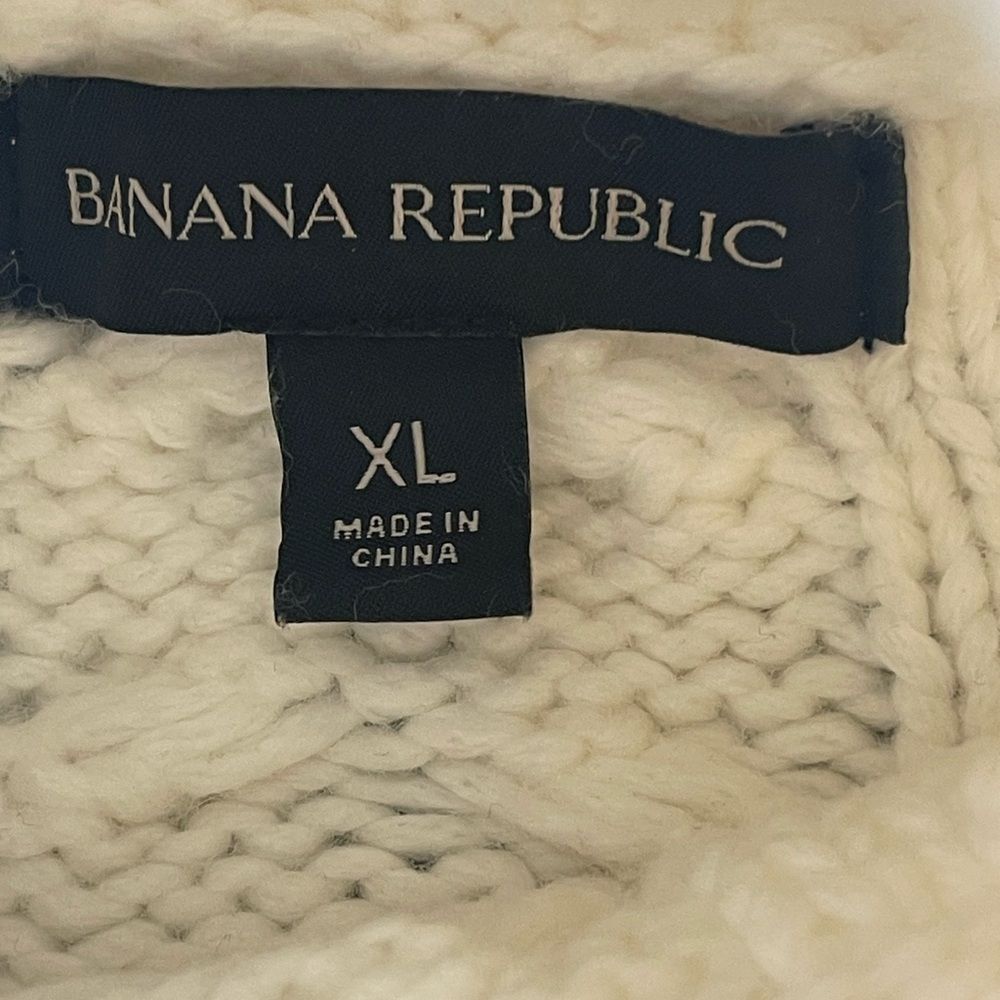 Banana Republic Couronne Cable Knit
Sweater, size XL - Picture 9 of 11
